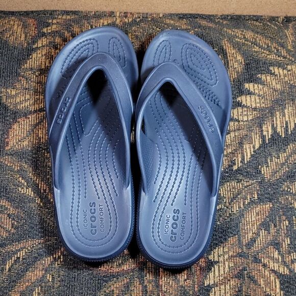 Unisex CROCS Classic II Navy Flip Flops- Size M5/W7 - Picture 2 of 6